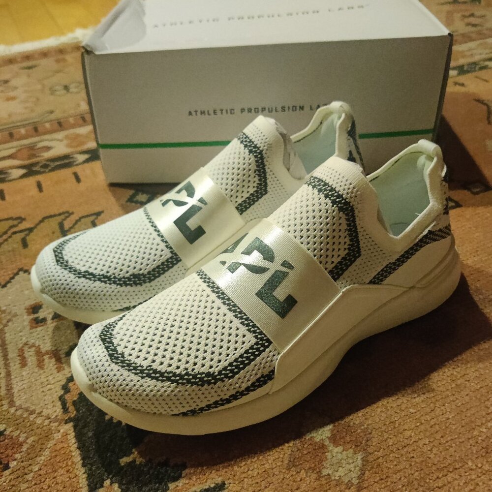 NIB $245 APL Techloom Bliss in Ivory/Dark Army Size 9 - Picture 9 of 10